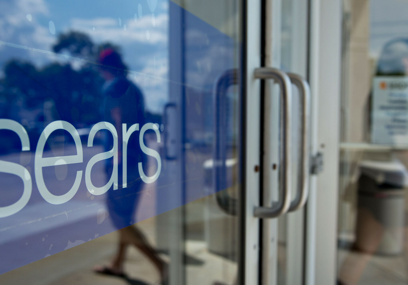 A shopper exits a Sears store in Peoria, Illinois, U.S., on Friday, Aug. 16, 2013. Sears Holdings Corp. is scheduled to release second quarter earnings on Aug. 22. Photographer: Daniel Acker/Bloomberg via Getty Images